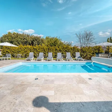 Ref 1 Avec Piscine A 5 Minutes De Disneyland * Magny-le-Hongre